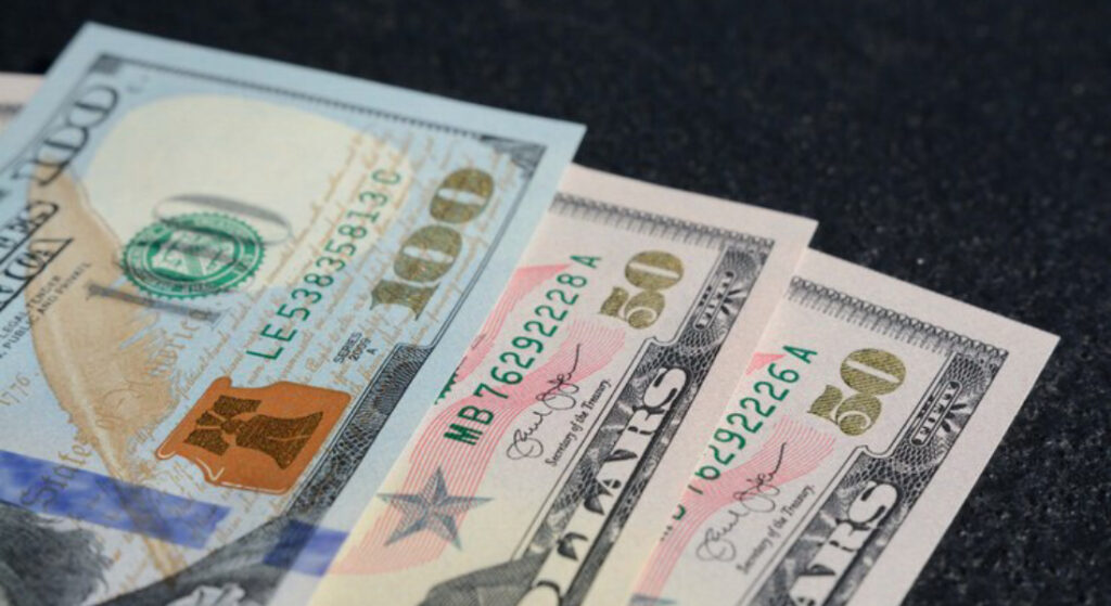 خرید دلار به صورت اسکناس